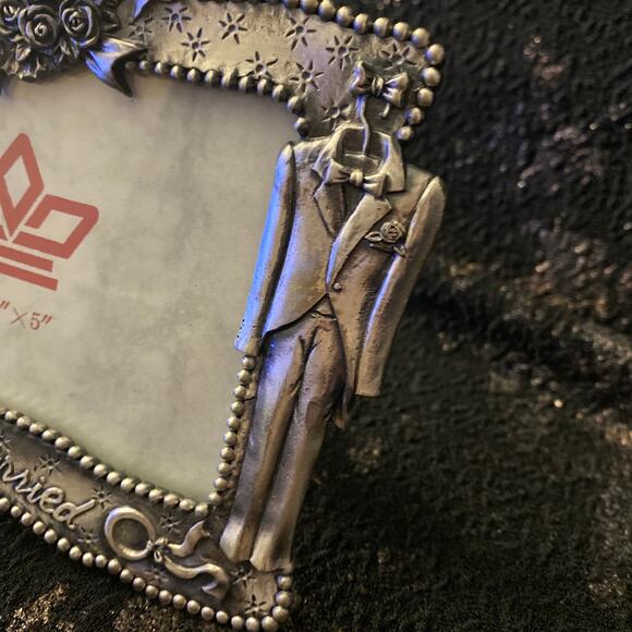 JUST MARRIED Pewter Picture Frame with Dress and Tuxedo Embellishments Wedding - Picture 4 of 7